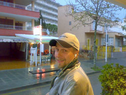 Regen und Christian vor dem Hotel Celo Garden